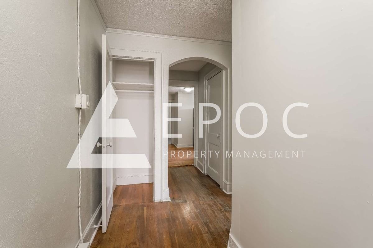 1007 S Main St #13 - Photo 4 of 12