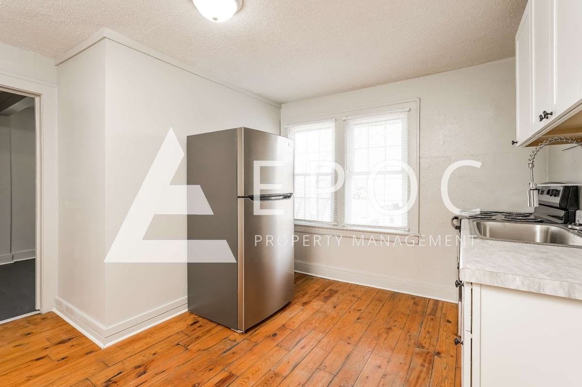 1007 S Main St #13 - Photo 5 of 12