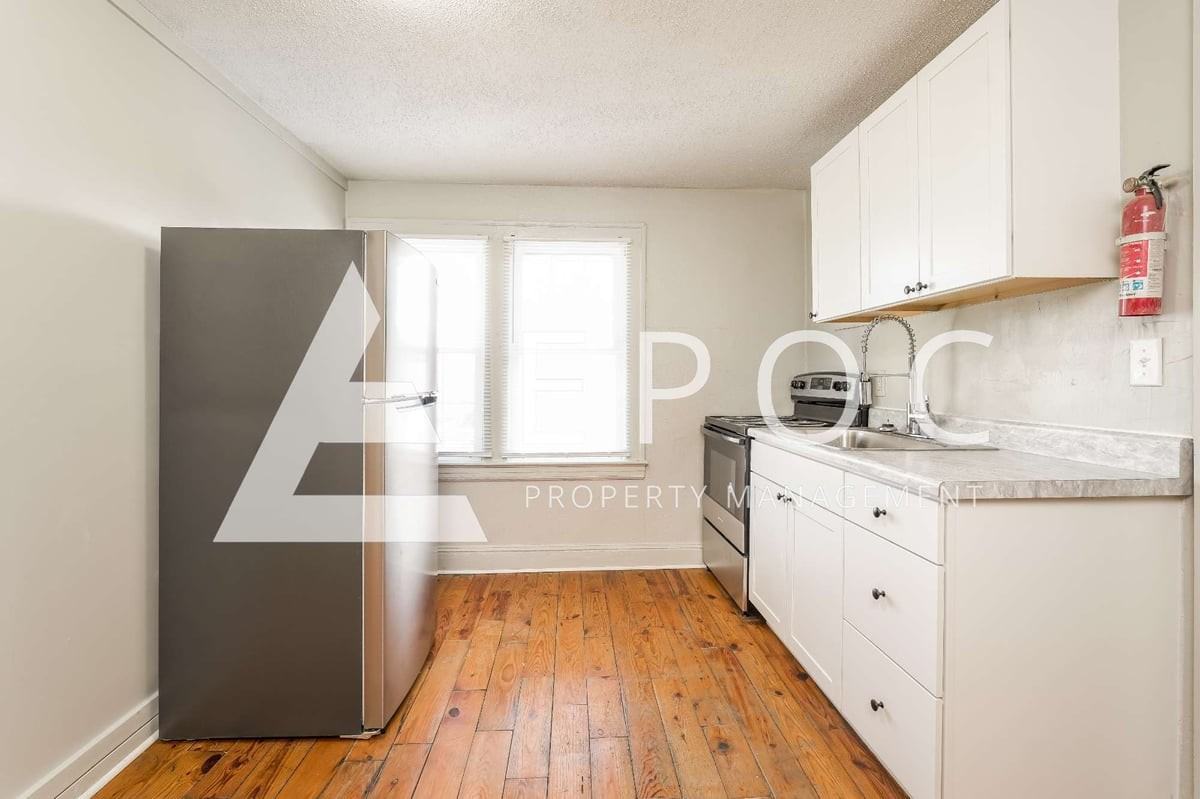 1007 S Main St #13 - Photo 6 of 12