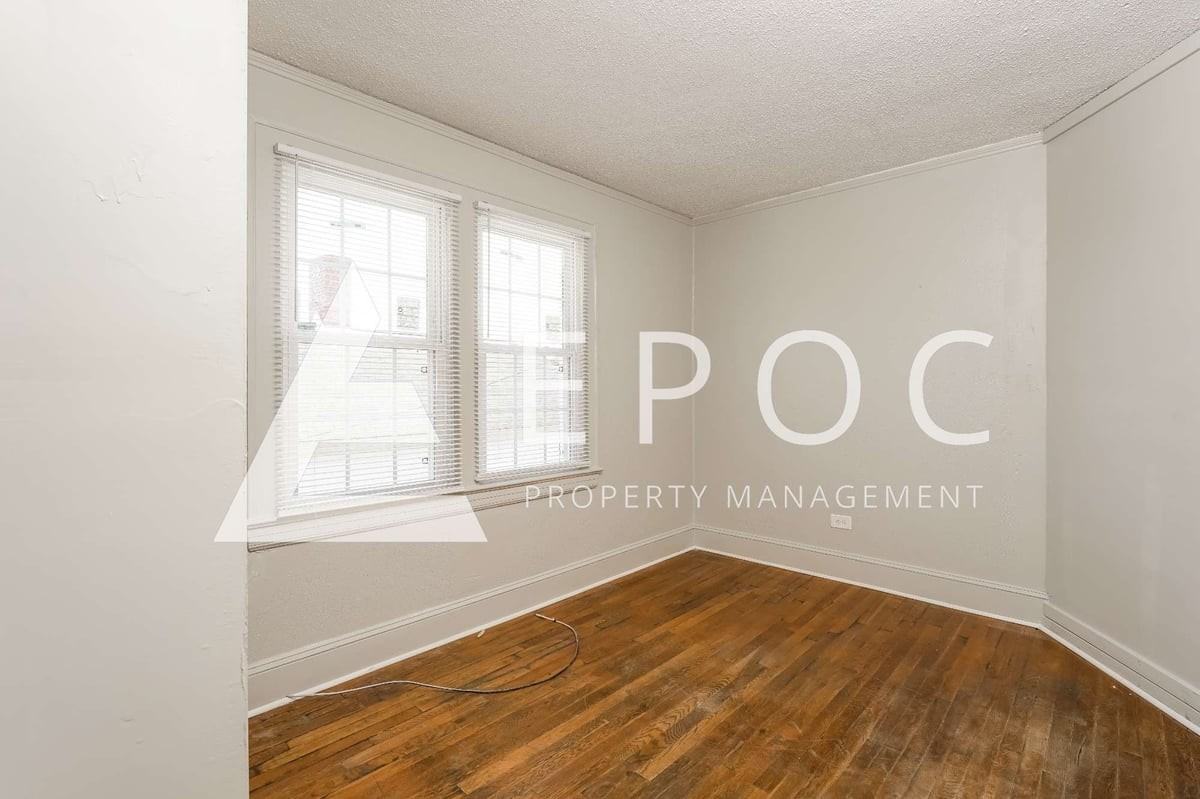 1007 S Main St #13 - Photo 7 of 12