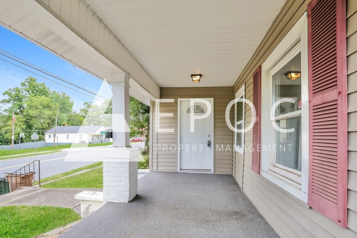 1218 E Washington St - Photo 3 of 16