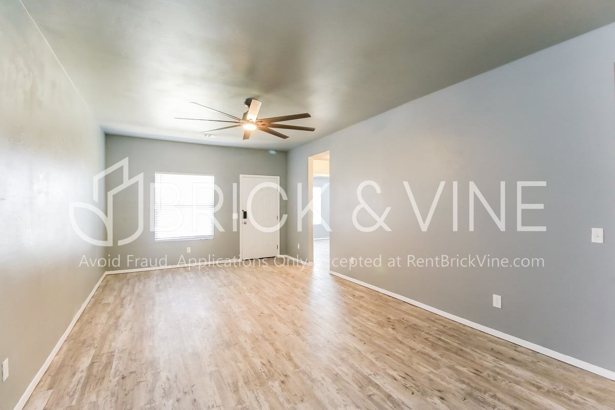 7617 Leichter Ave - Photo 3 of 16