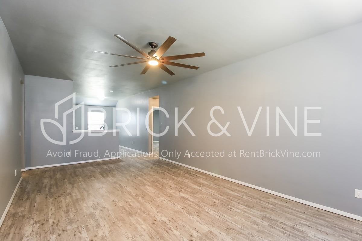 7617 Leichter Ave - Photo 5 of 16