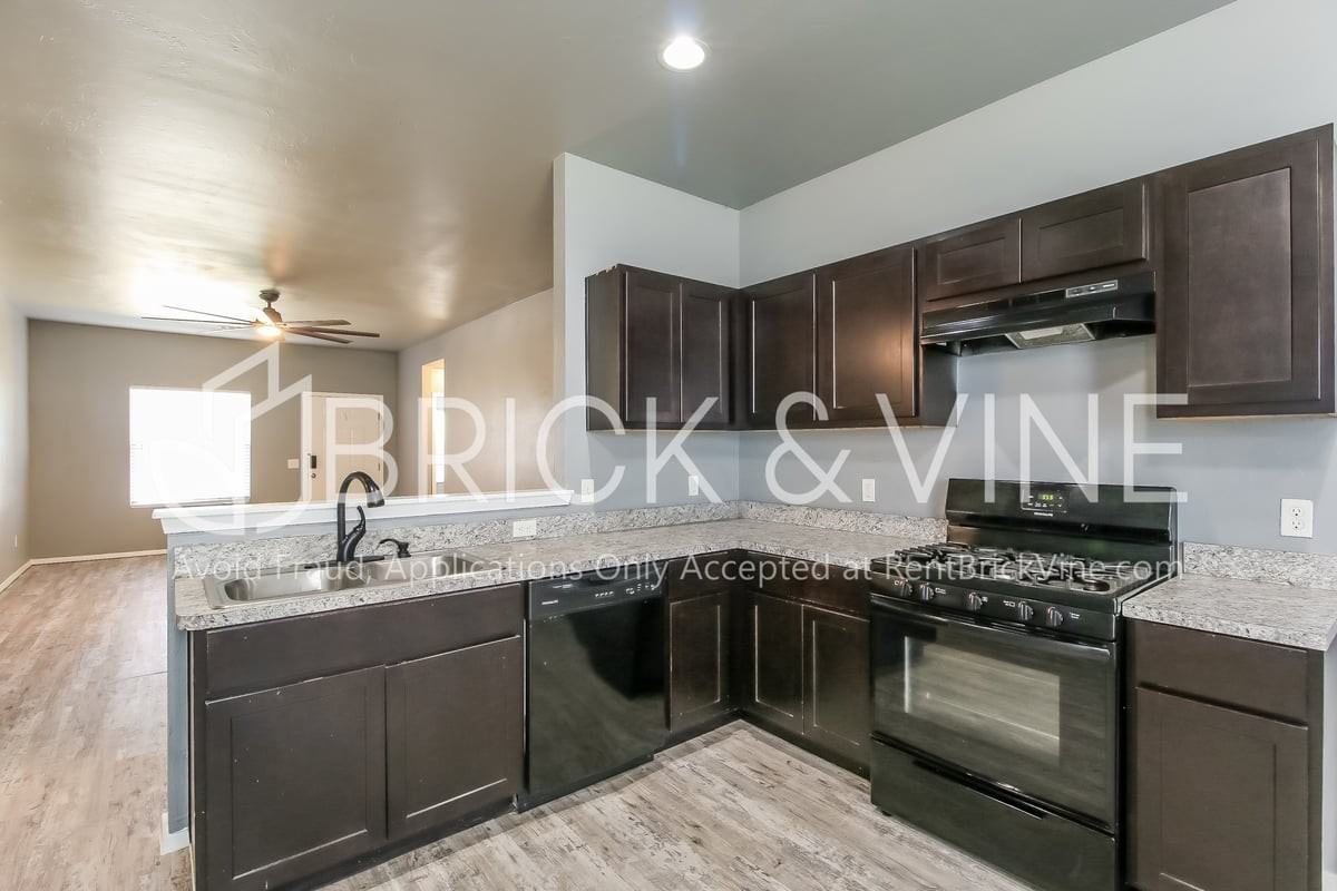 7617 Leichter Ave - Photo 6 of 16