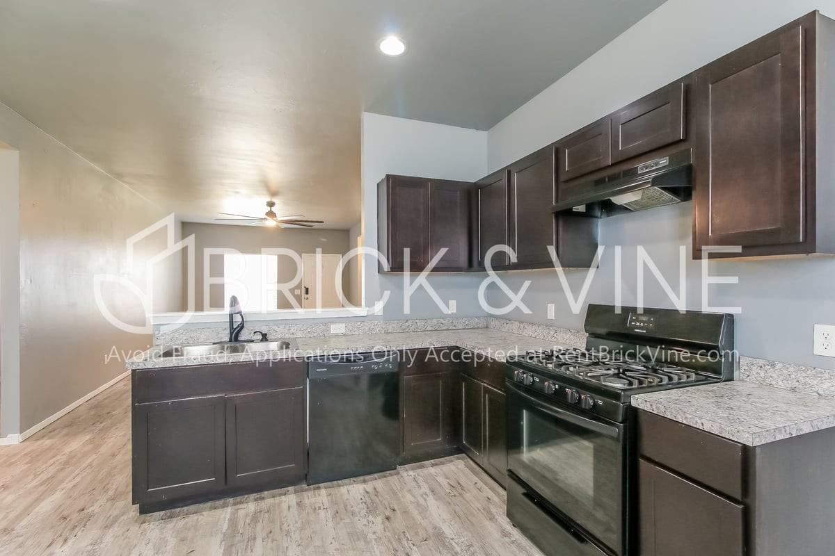 7617 Leichter Ave - Photo 7 of 16