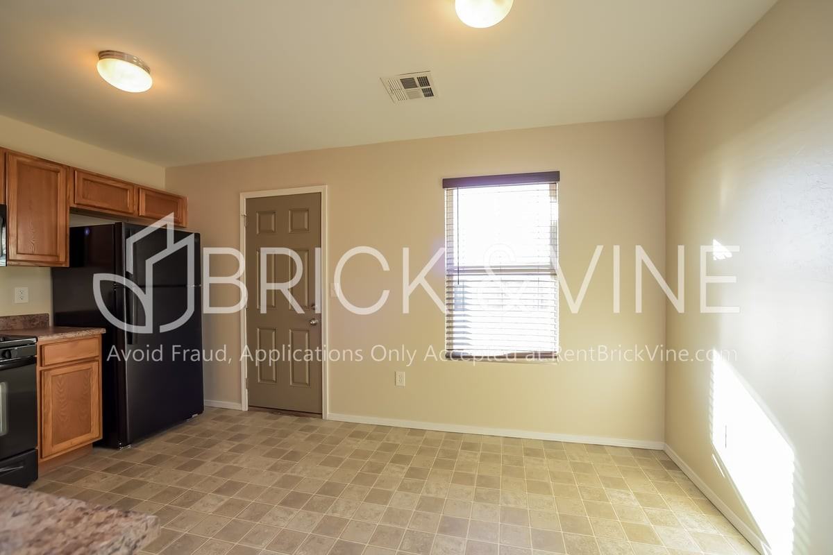 7809 Frye Ln - Photo 6 of 16