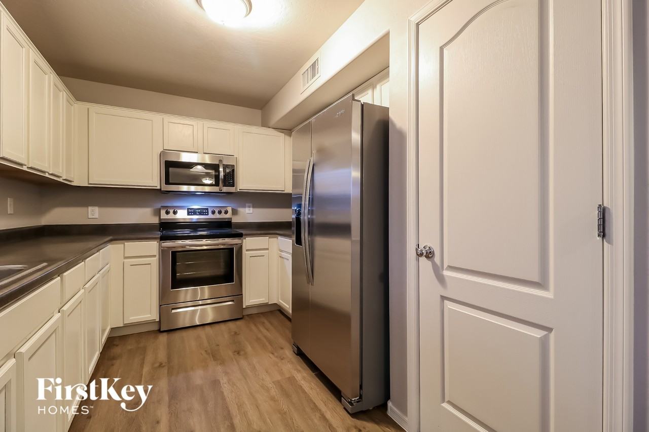 3349 S 98th Ln - Photo 6 of 15