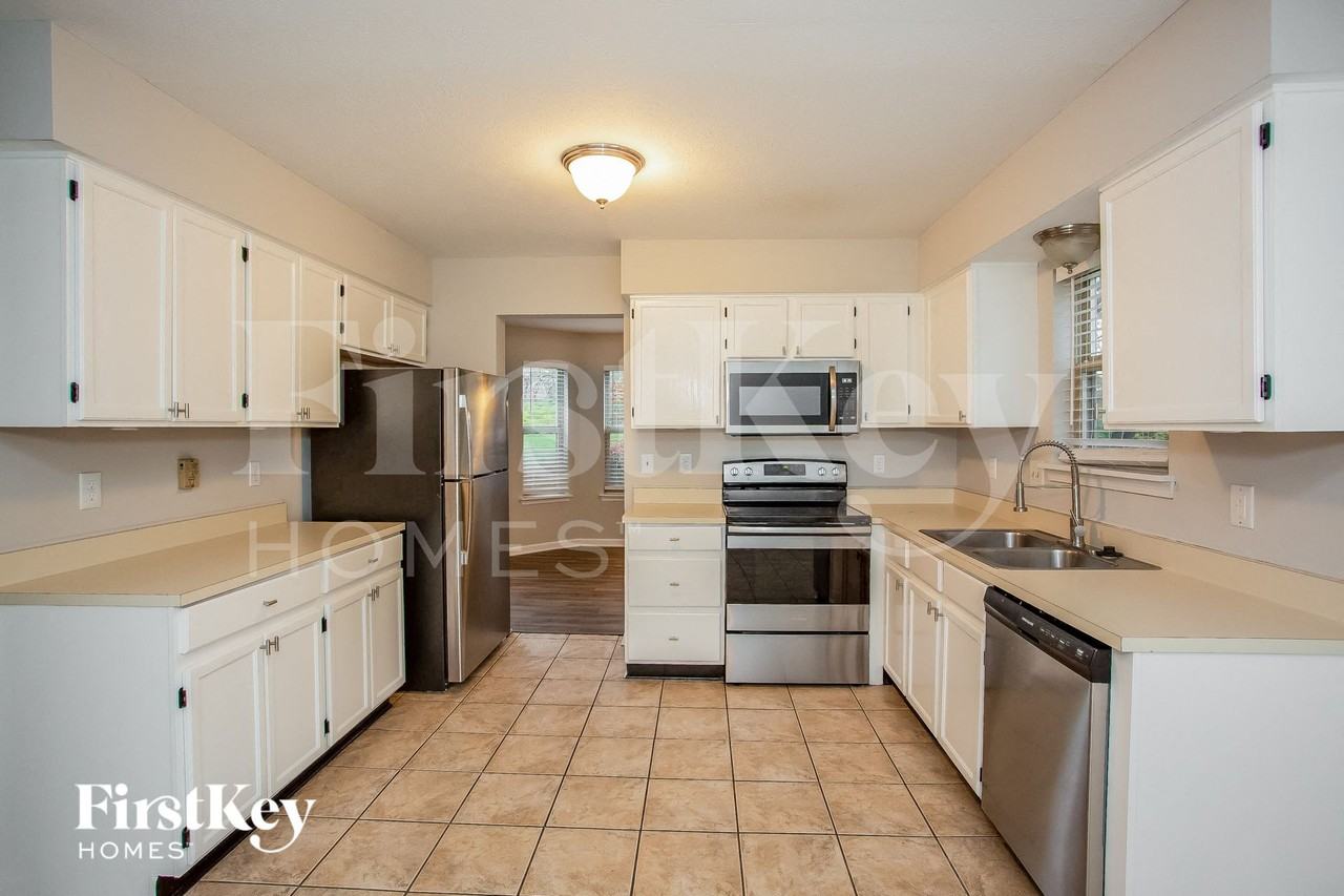 7407 Bancaster Dr - Photo 5 of 15