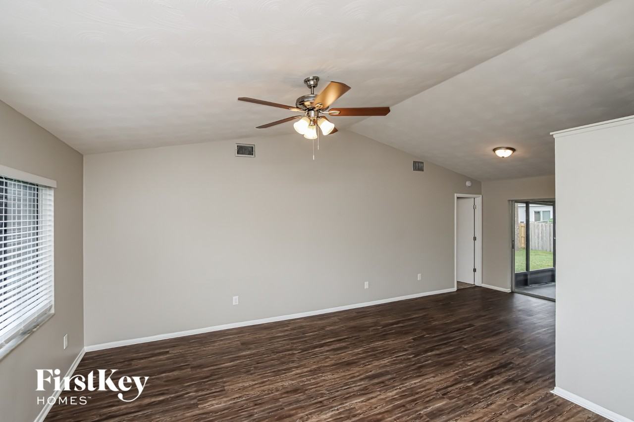 551 Firestone St Ne - Photo 3 of 15