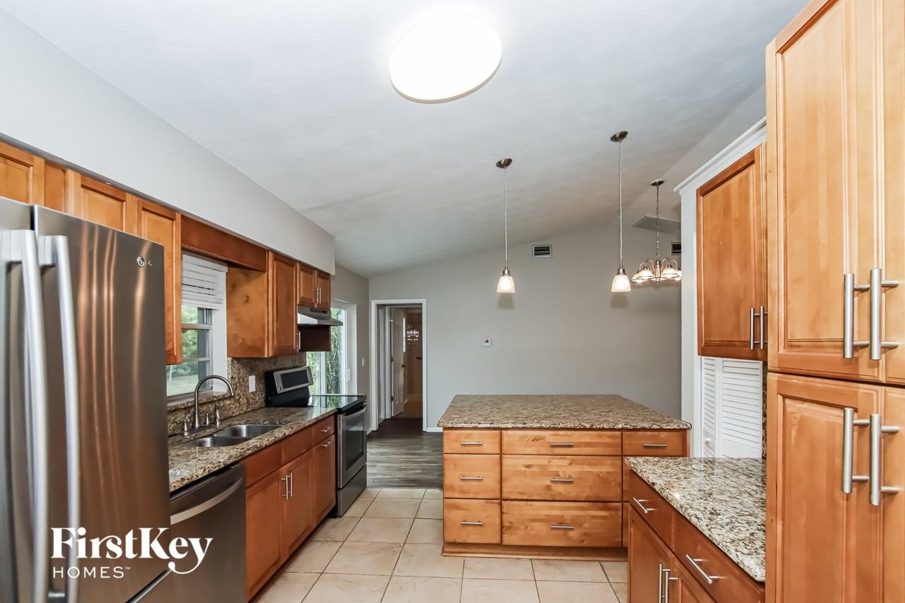 551 Firestone St Ne - Photo 5 of 15