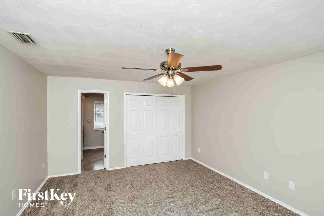 551 Firestone St Ne - Photo 7 of 15