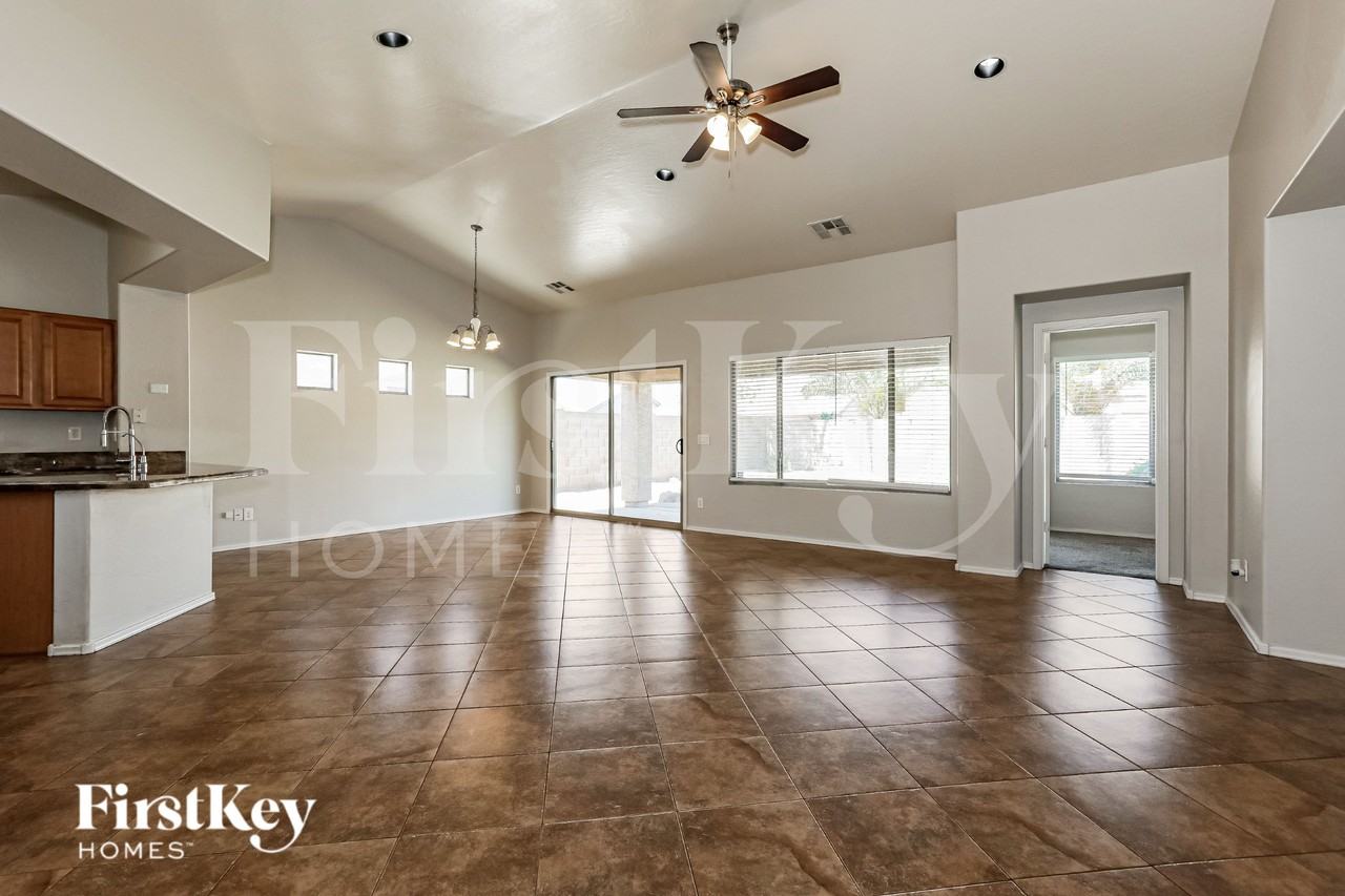 2536 W Bartlett Way - Photo 2 of 19