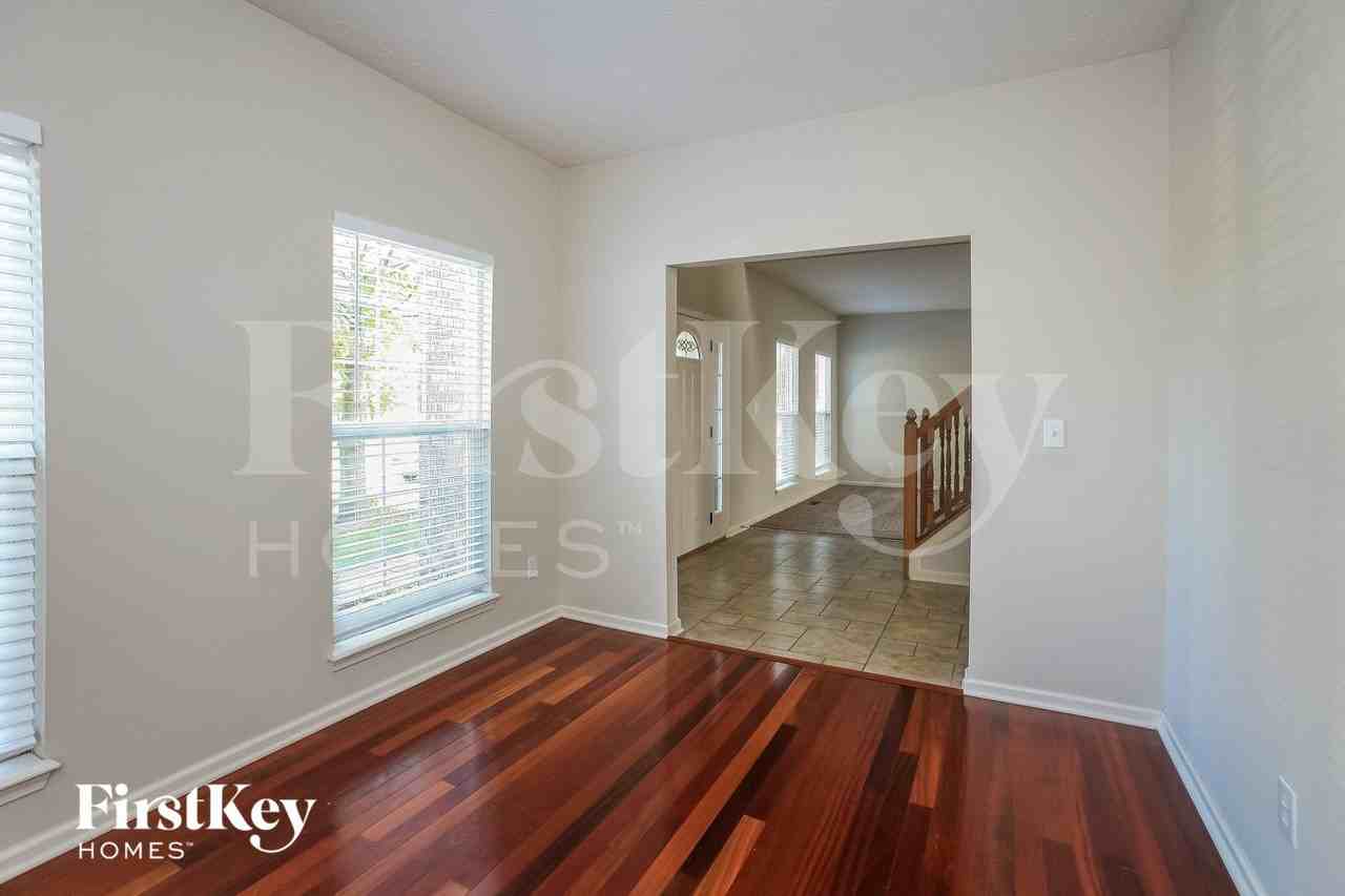 6367 Waterstone Dr - Photo 4 of 15