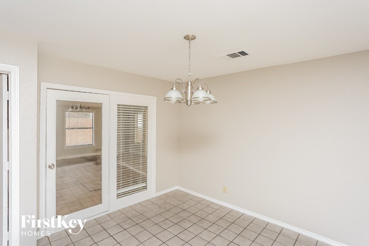 11908 Metmora Ct - Photo 3 of 15