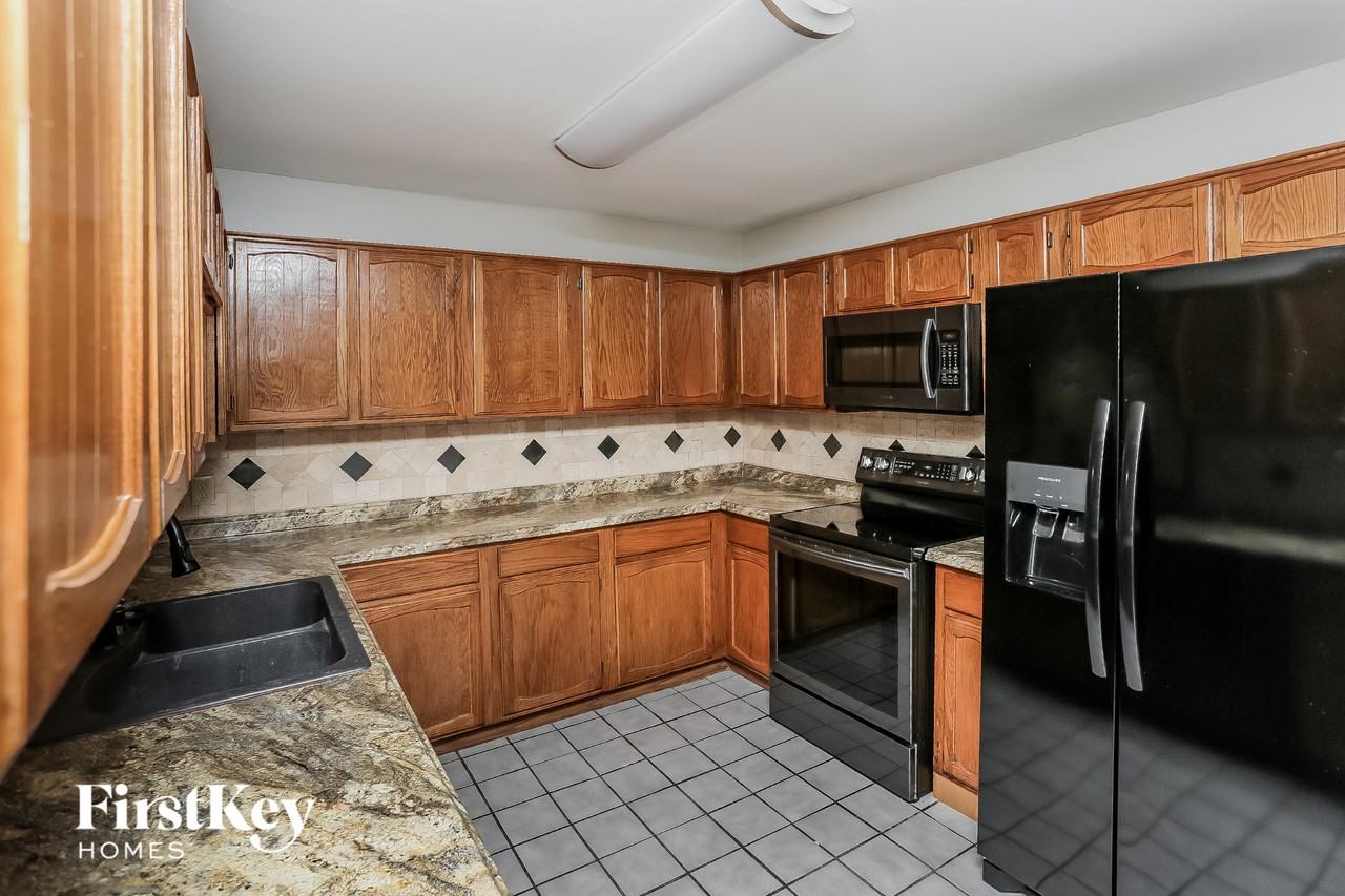 11908 Metmora Ct - Photo 5 of 15