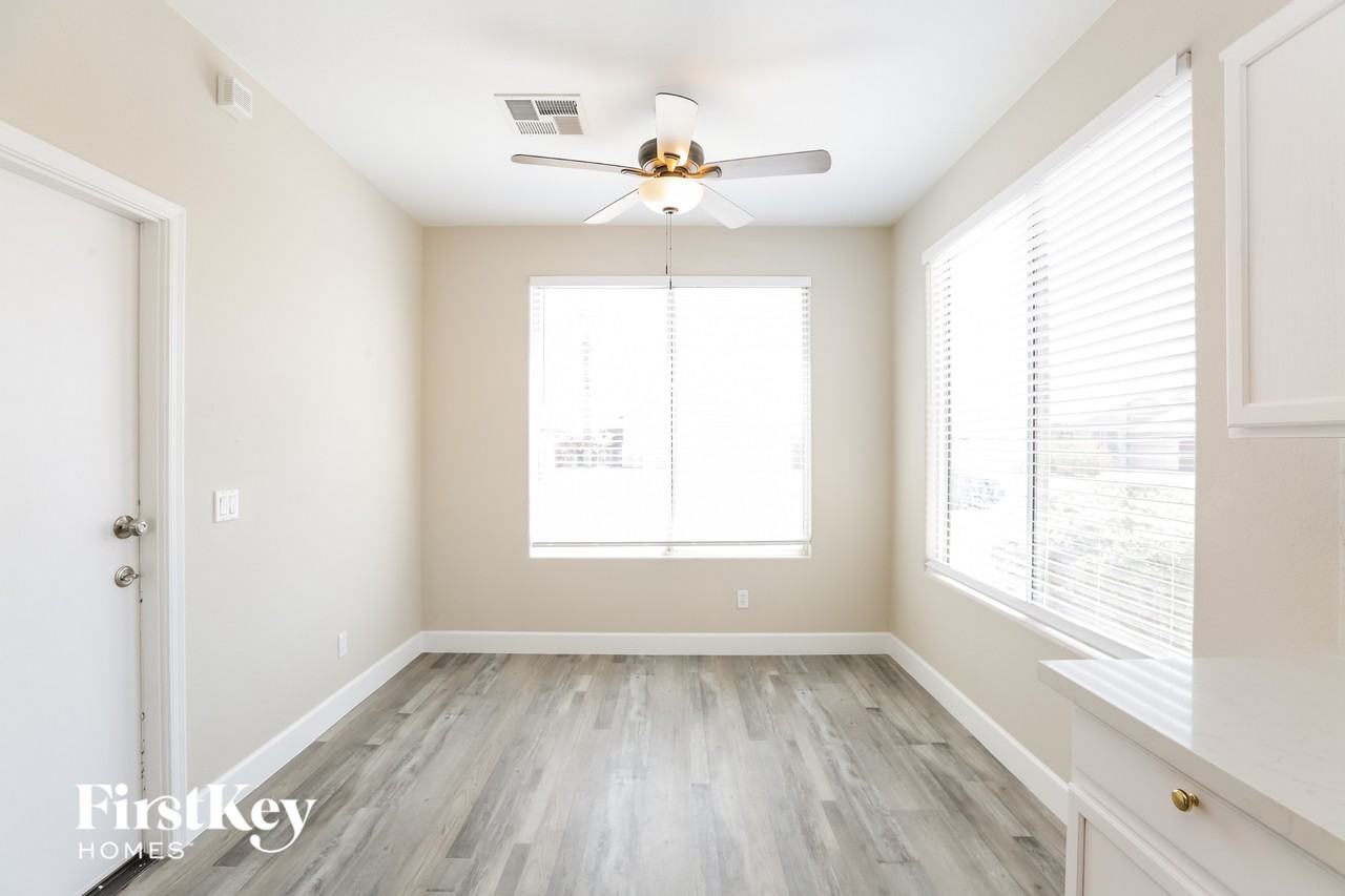 8630 W Shaw Butte Dr - Photo 6 of 15