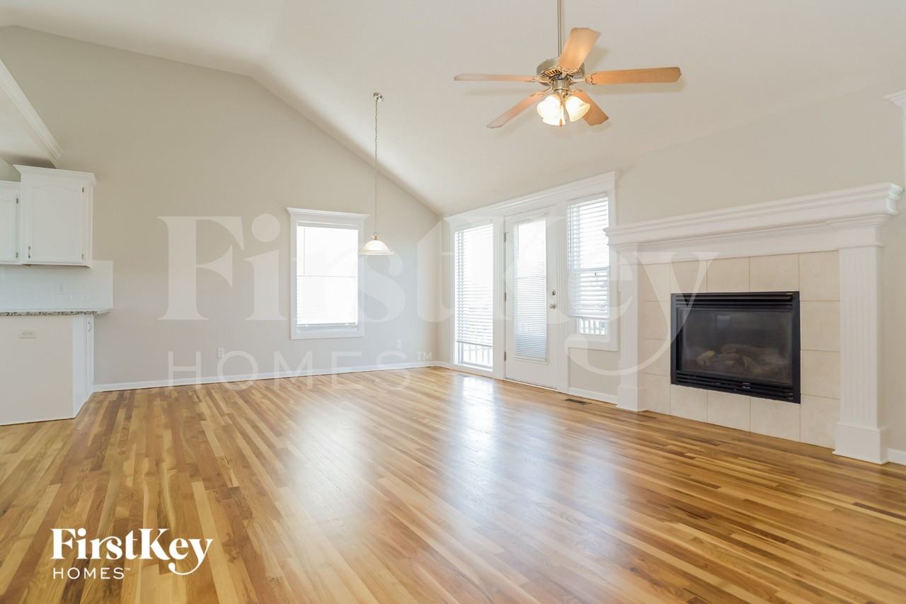 728 Corrington Dr - Photo 3 of 15