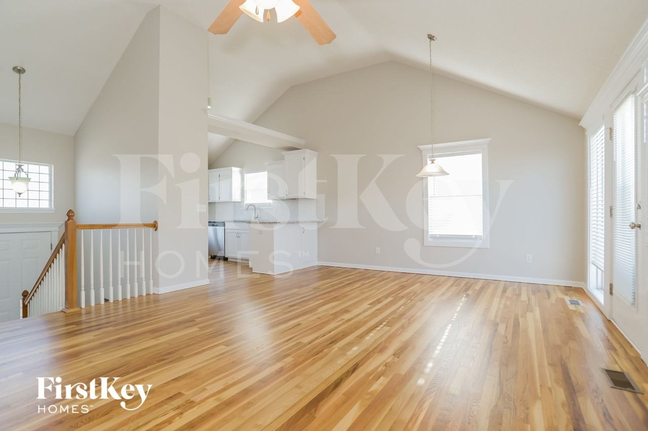 728 Corrington Dr - Photo 4 of 15