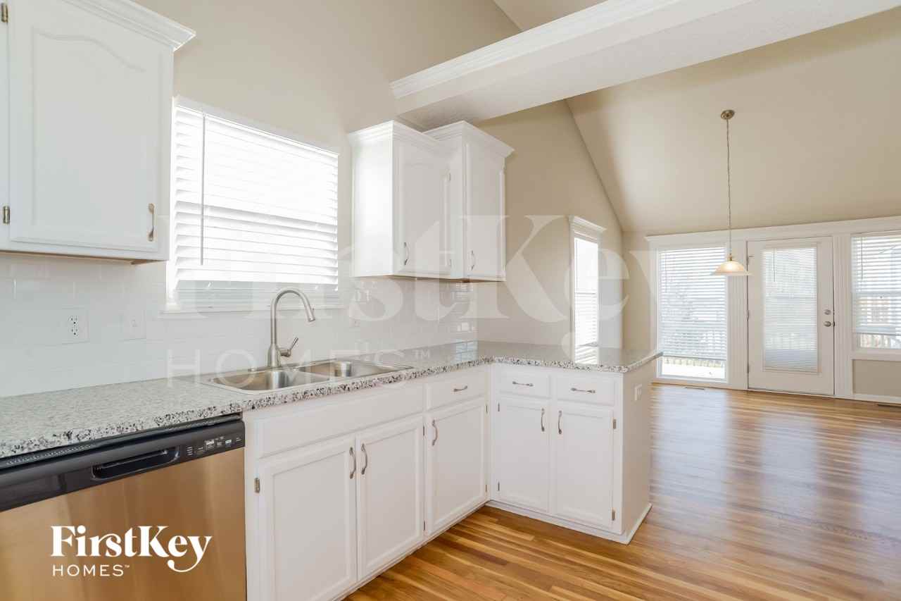 728 Corrington Dr - Photo 6 of 15