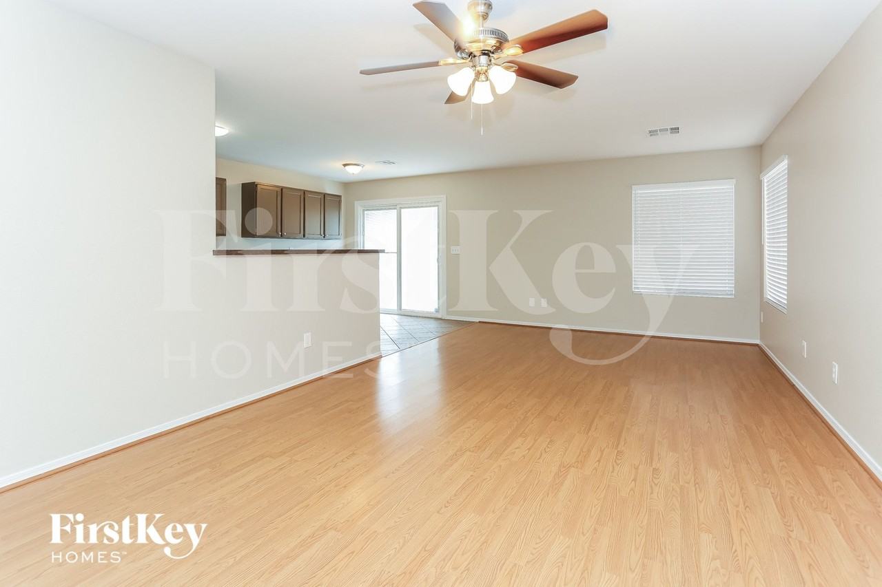 5508 Crinoline Ave - Photo 2 of 15