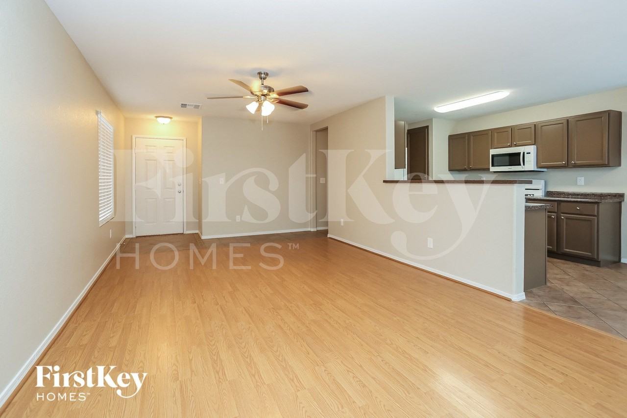 5508 Crinoline Ave - Photo 3 of 15