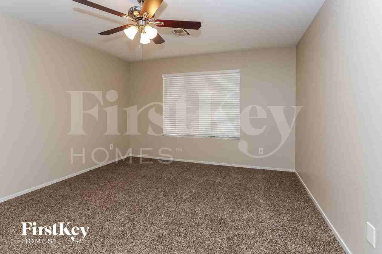 5508 Crinoline Ave - Photo 5 of 15