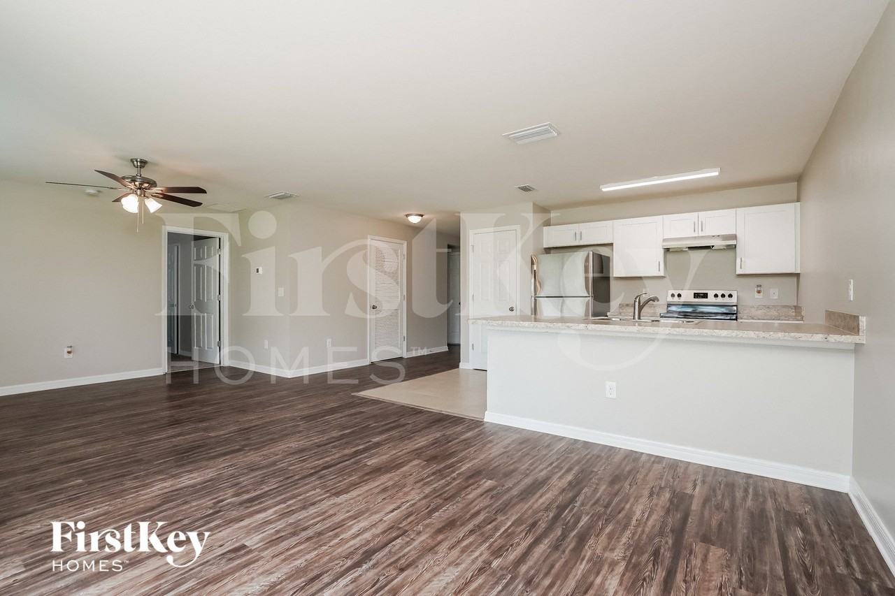 1828 Nw 13th Ter - Photo 3 of 15