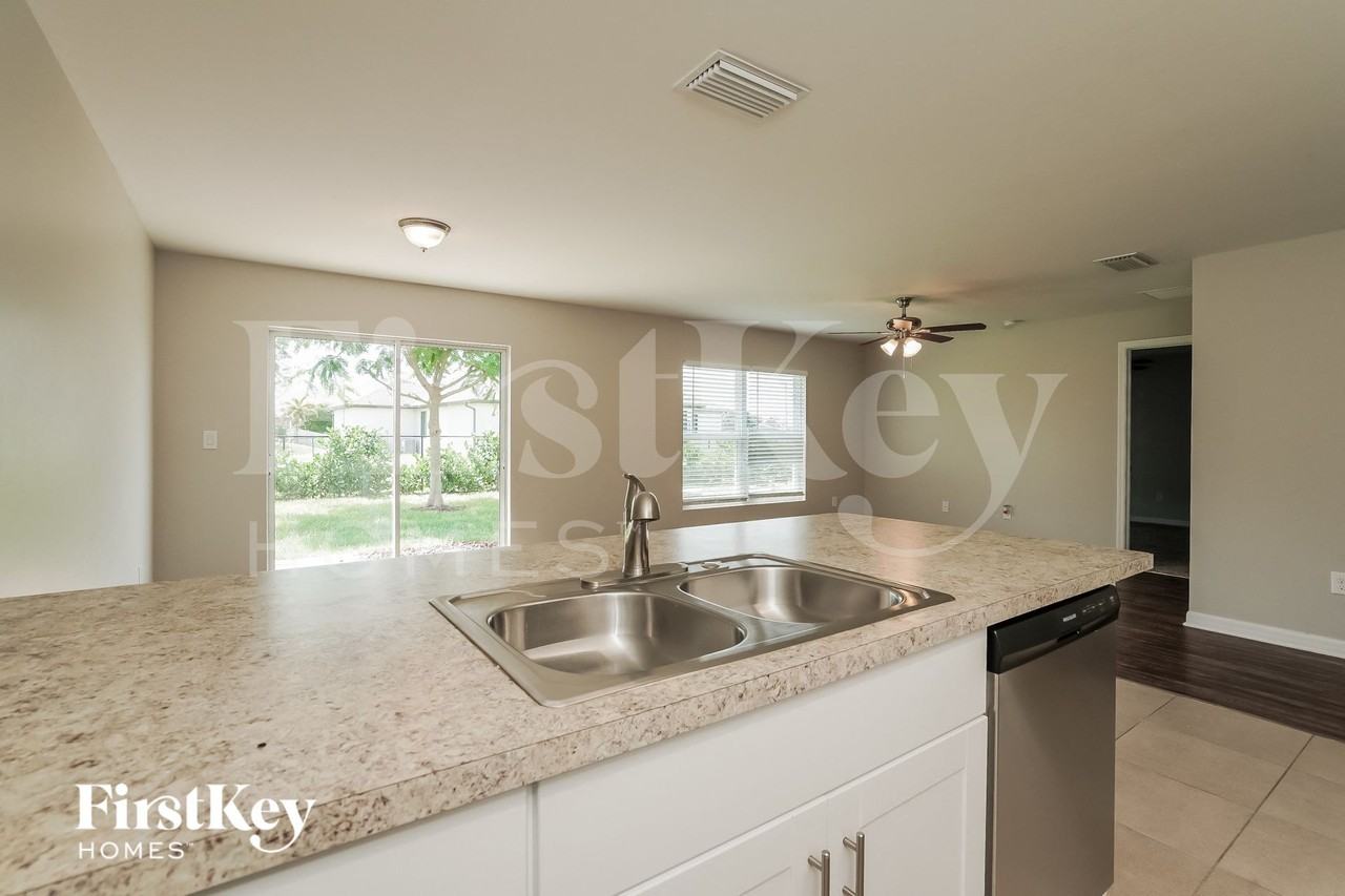 1828 Nw 13th Ter - Photo 4 of 15