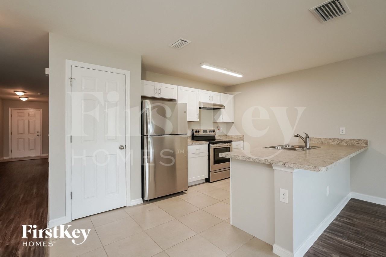 1828 Nw 13th Ter - Photo 5 of 15