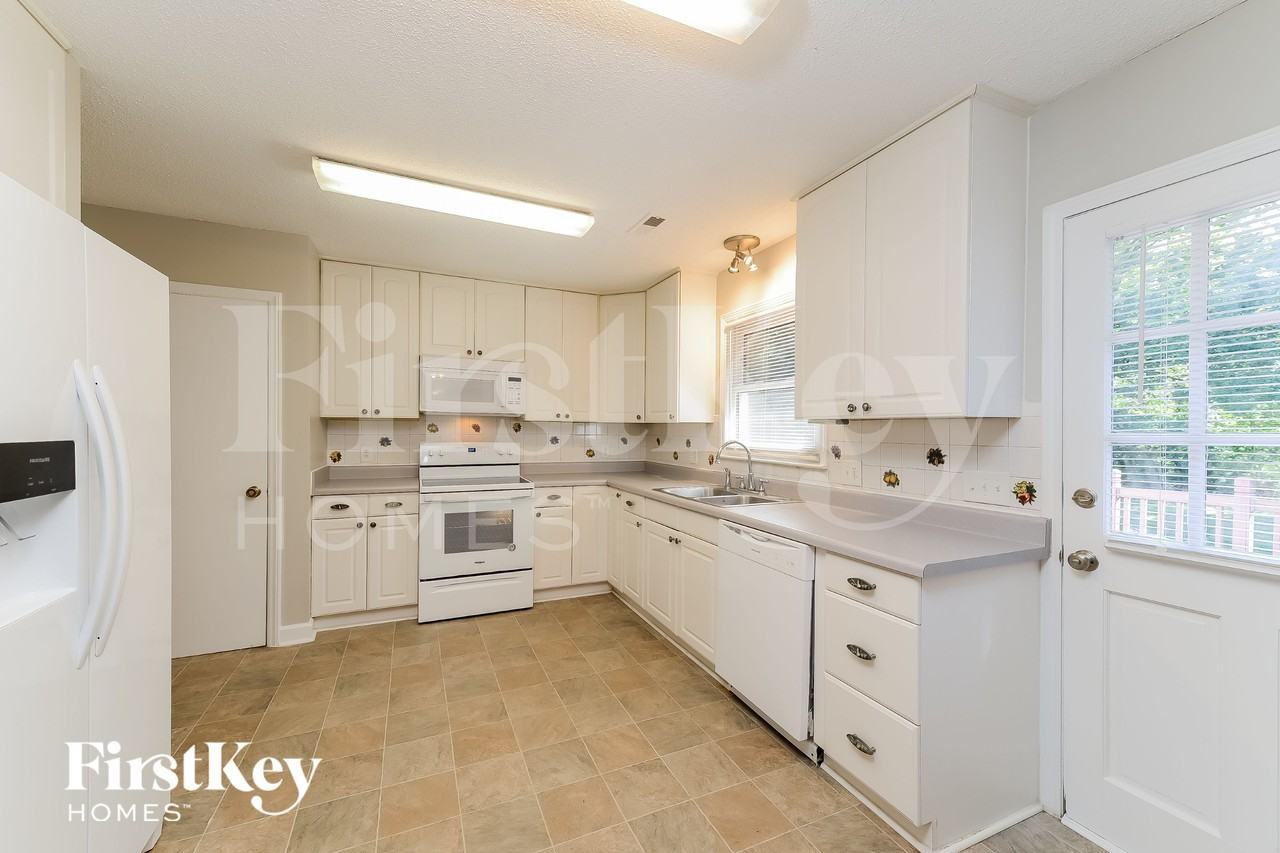 1045 High Ridge Rd - Photo 7 of 15