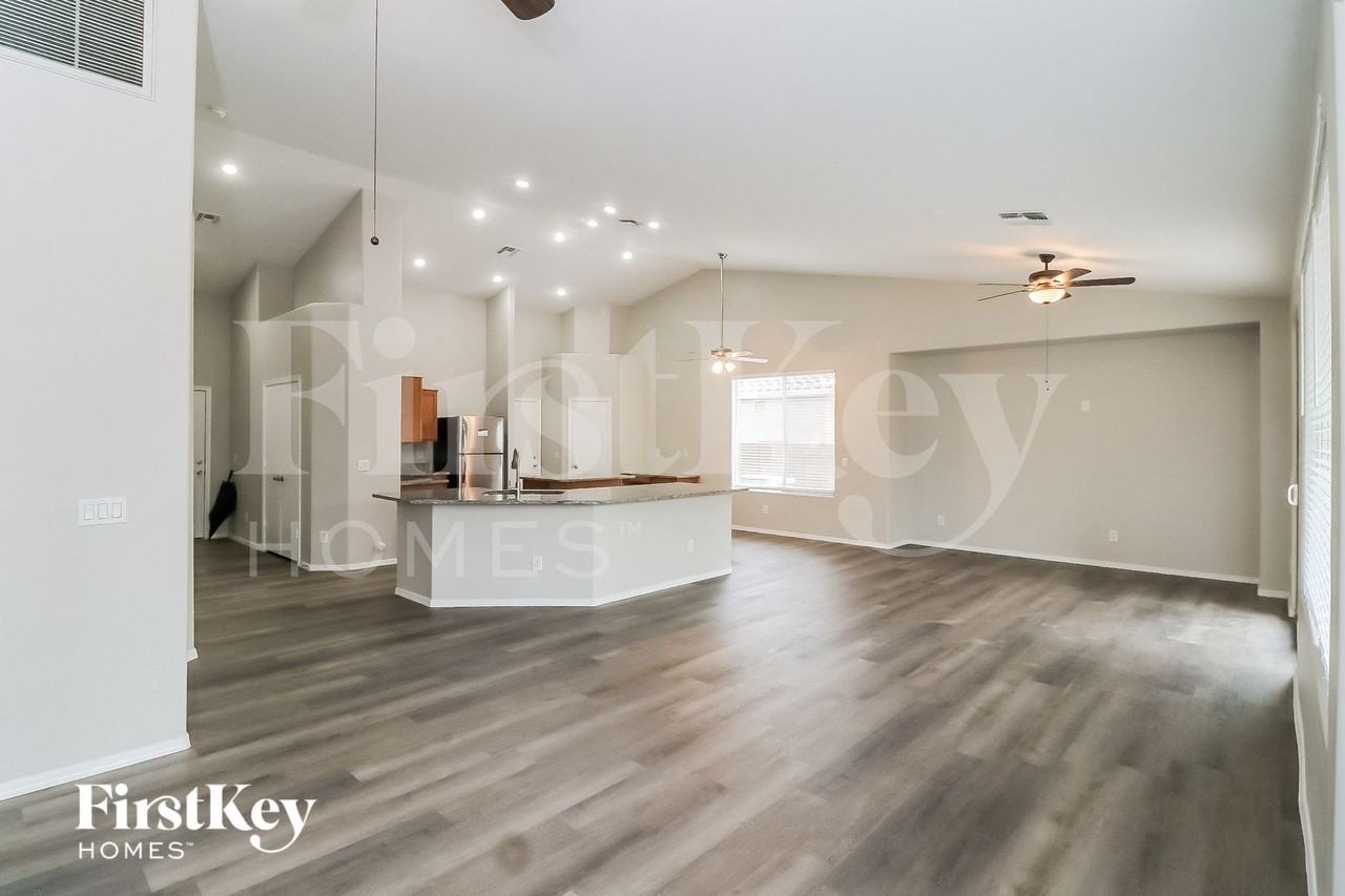 7552 W State Ave - Photo 4 of 15