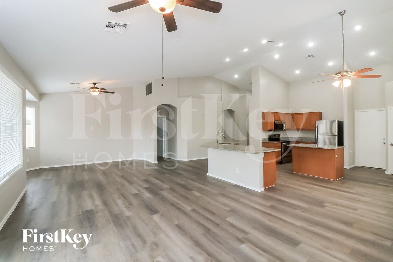 7552 W State Ave - Photo 5 of 15