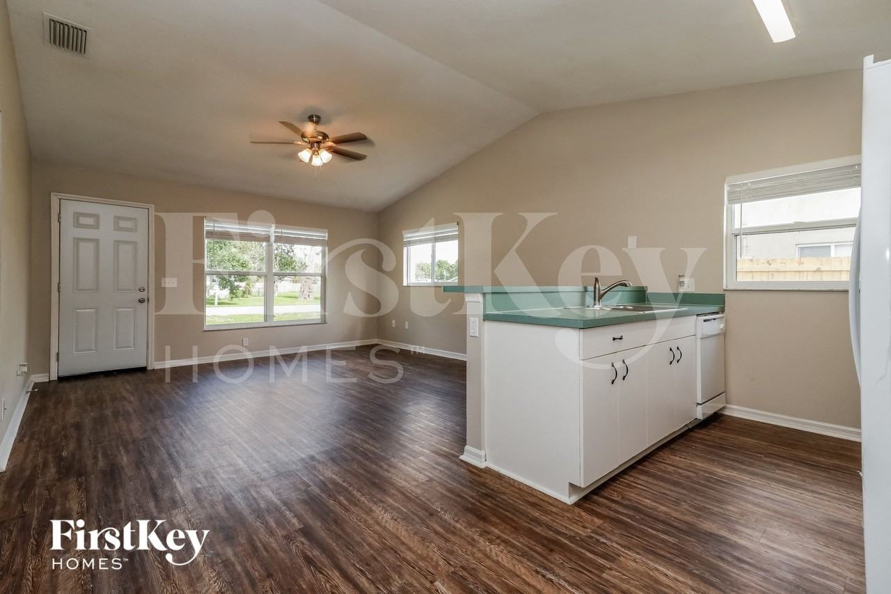 2711 80th Ave E - Photo 5 of 15