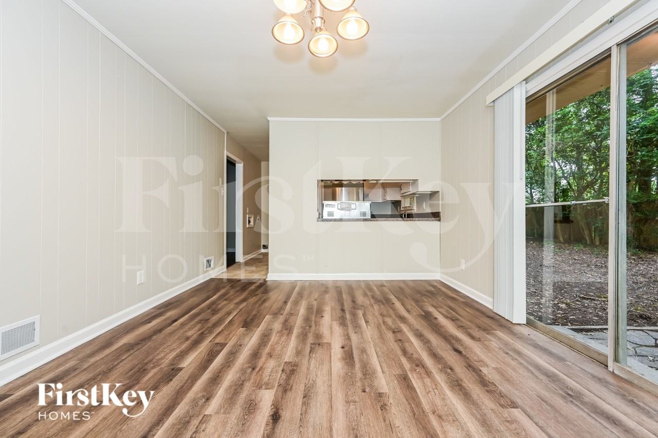 6763 Brookwood Cir - Photo 4 of 16