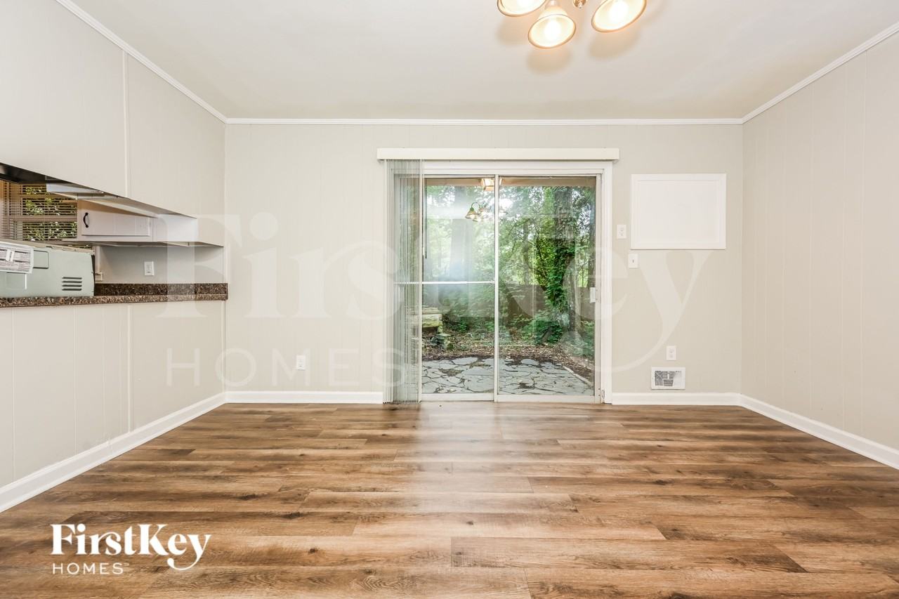 6763 Brookwood Cir - Photo 5 of 16