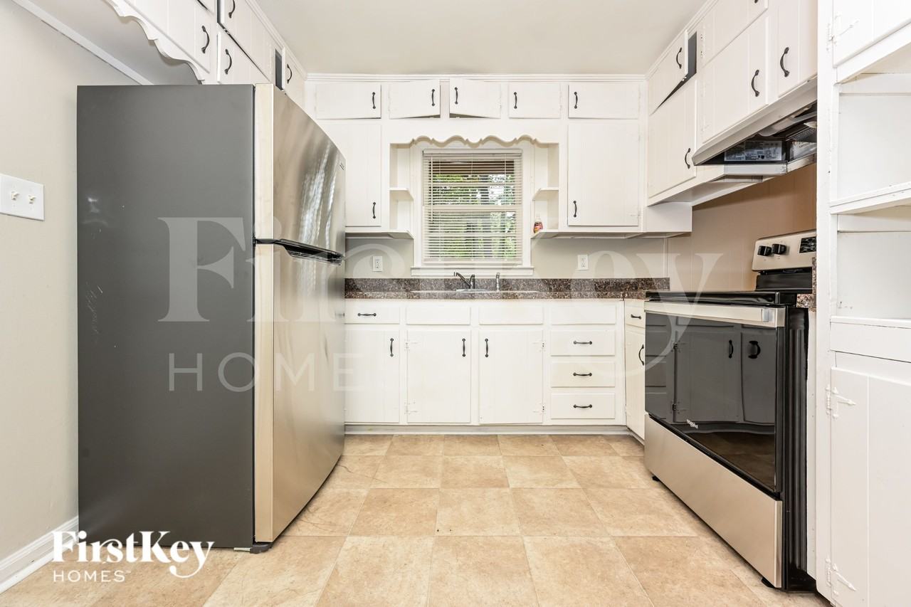 6763 Brookwood Cir - Photo 6 of 16