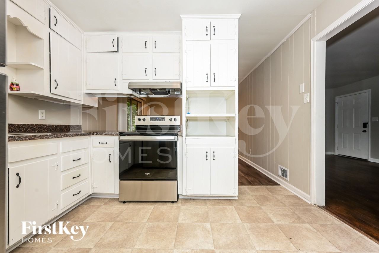 6763 Brookwood Cir - Photo 7 of 16