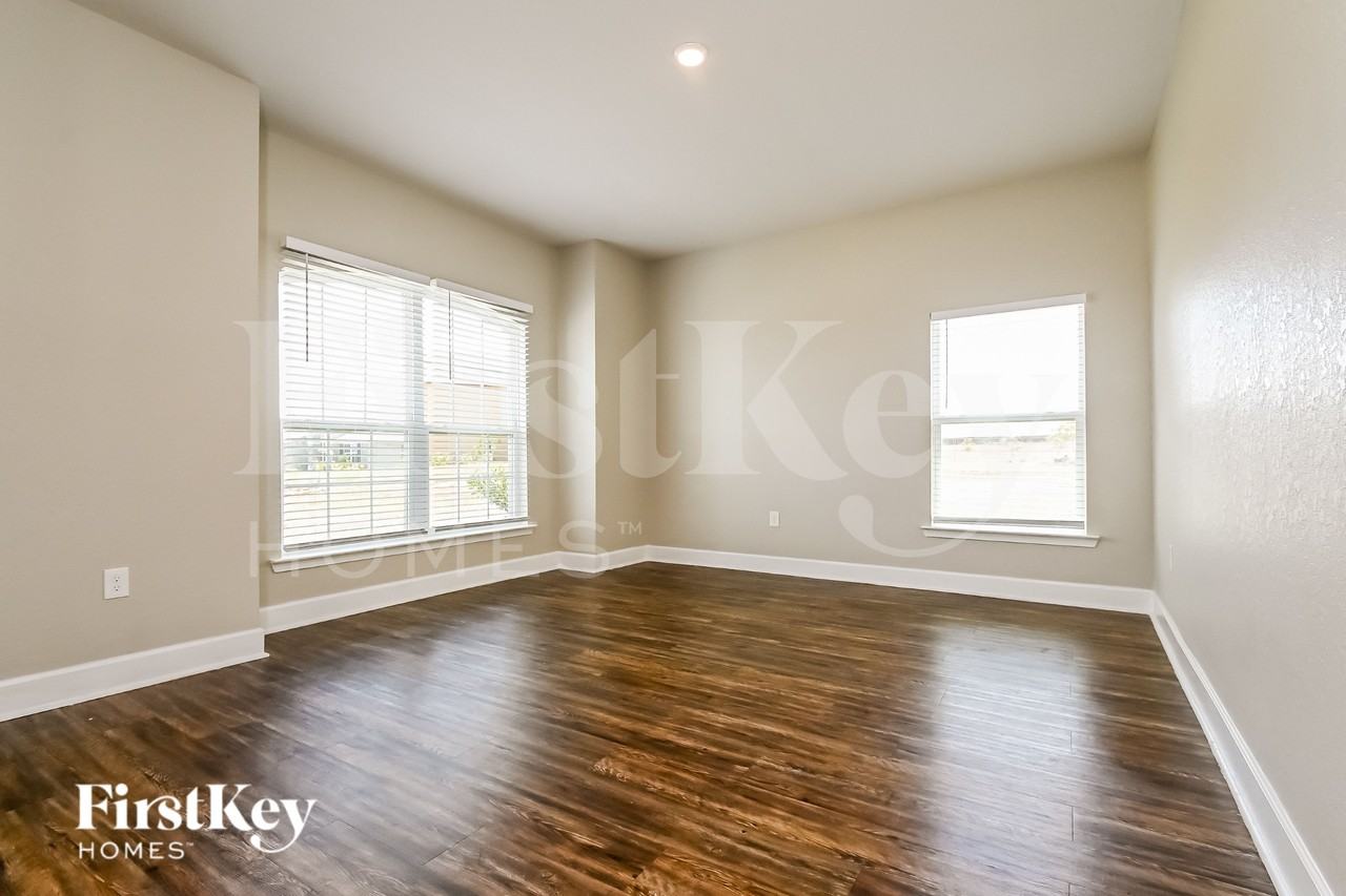 243 Brookshire Dr - Photo 2 of 15