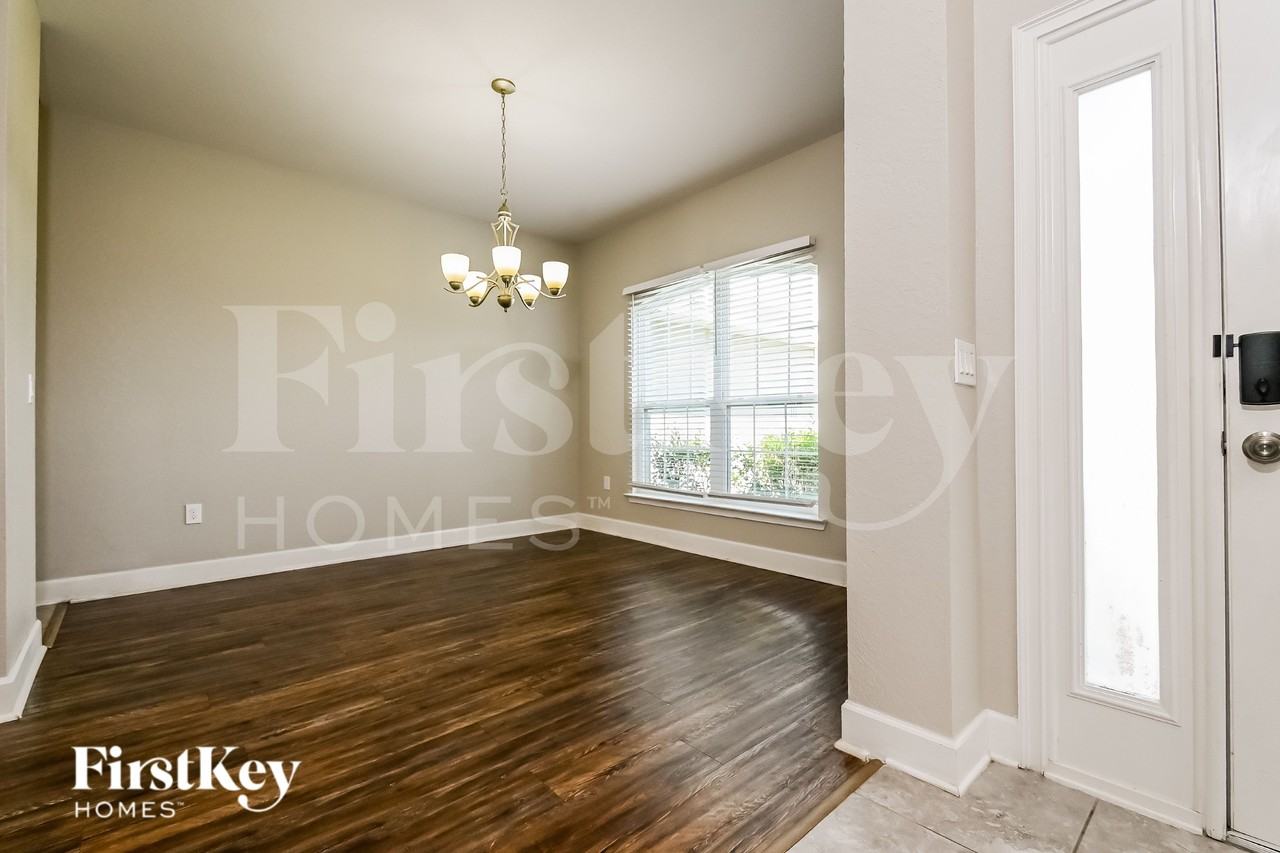 243 Brookshire Dr - Photo 5 of 15