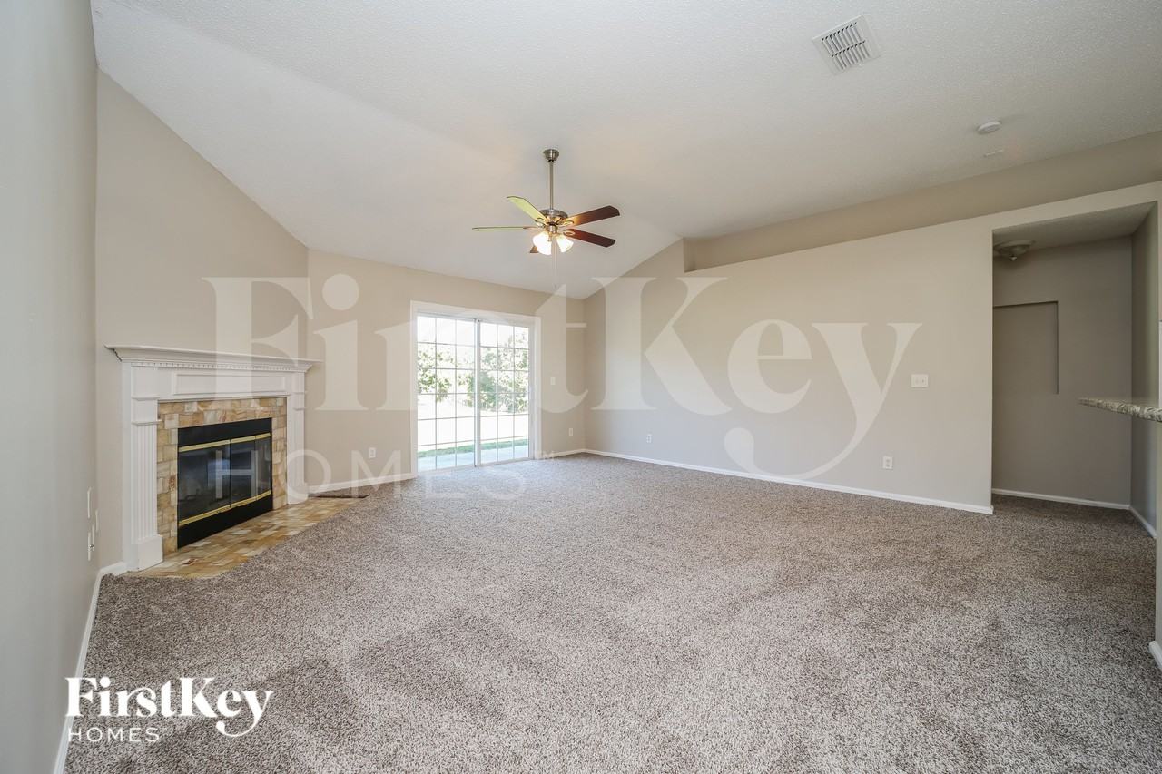 4052 Edgeland Trl - Photo 2 of 16