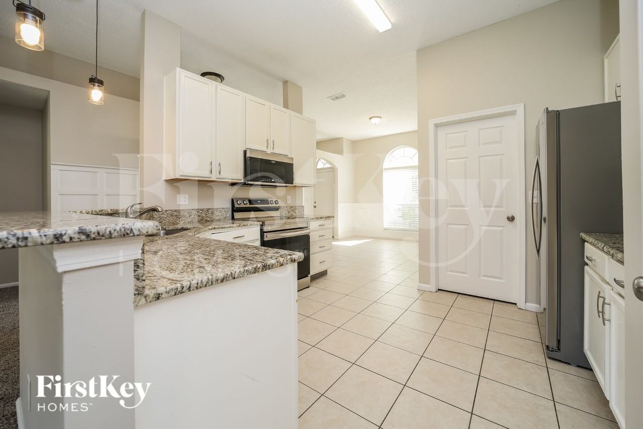 4052 Edgeland Trl - Photo 5 of 16