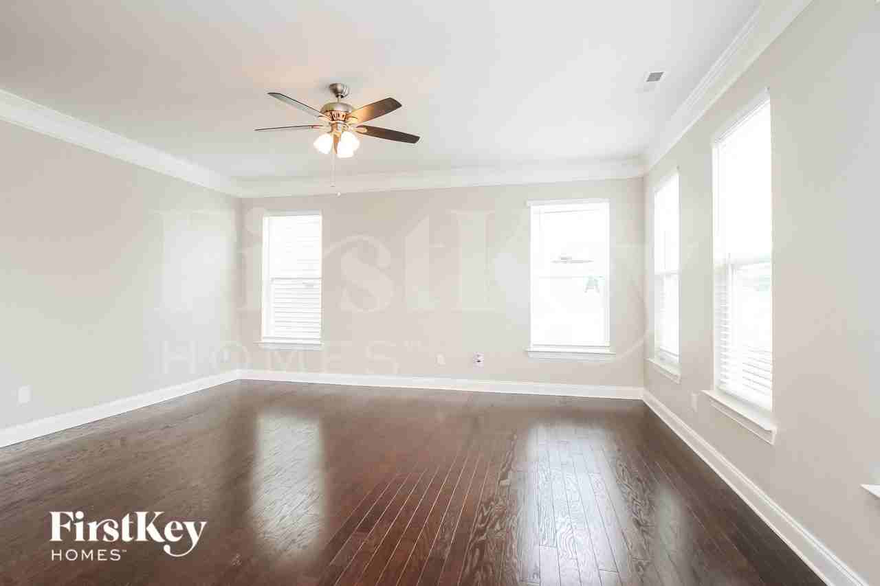 130 Habersham Ct - Photo 3 of 15