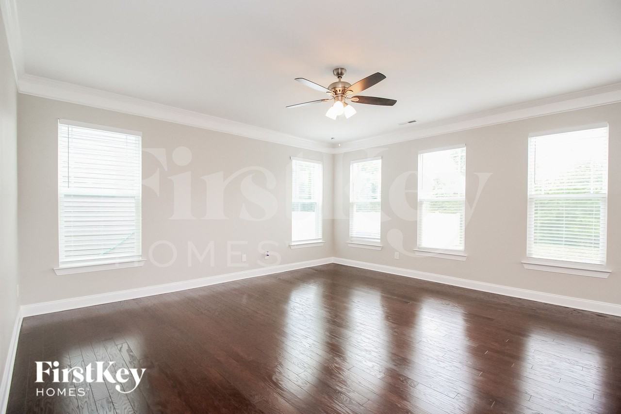 130 Habersham Ct - Photo 4 of 15