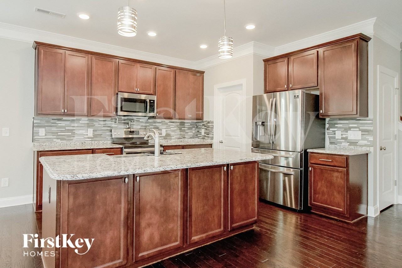 130 Habersham Ct - Photo 6 of 15