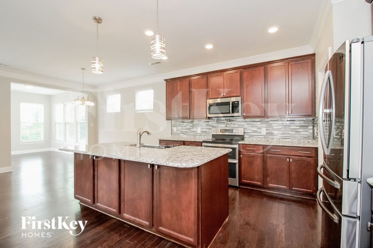 130 Habersham Ct - Photo 7 of 15