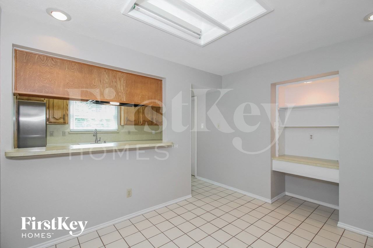 1113 Wood Creek Cir - Photo 6 of 15