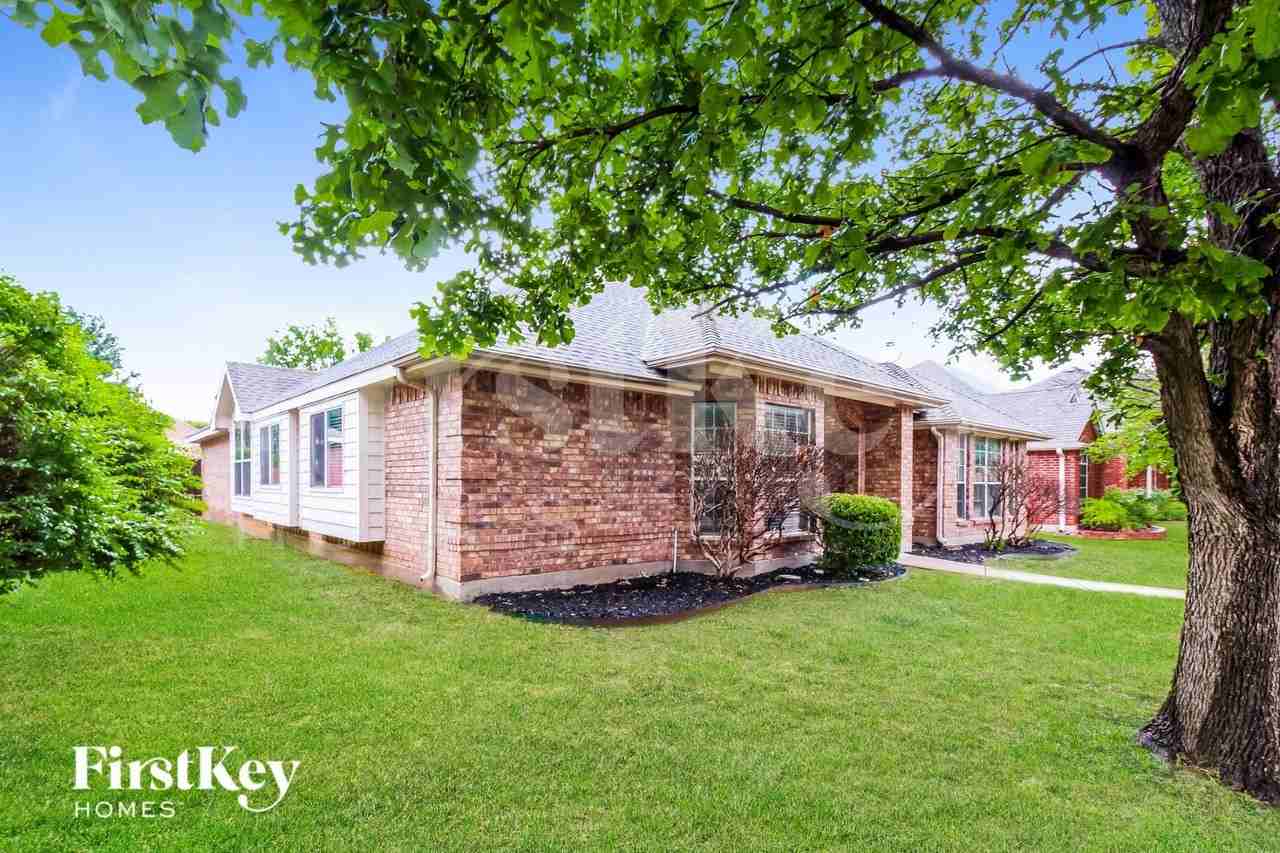 1233 Logan Dr - Photo 2 of 15