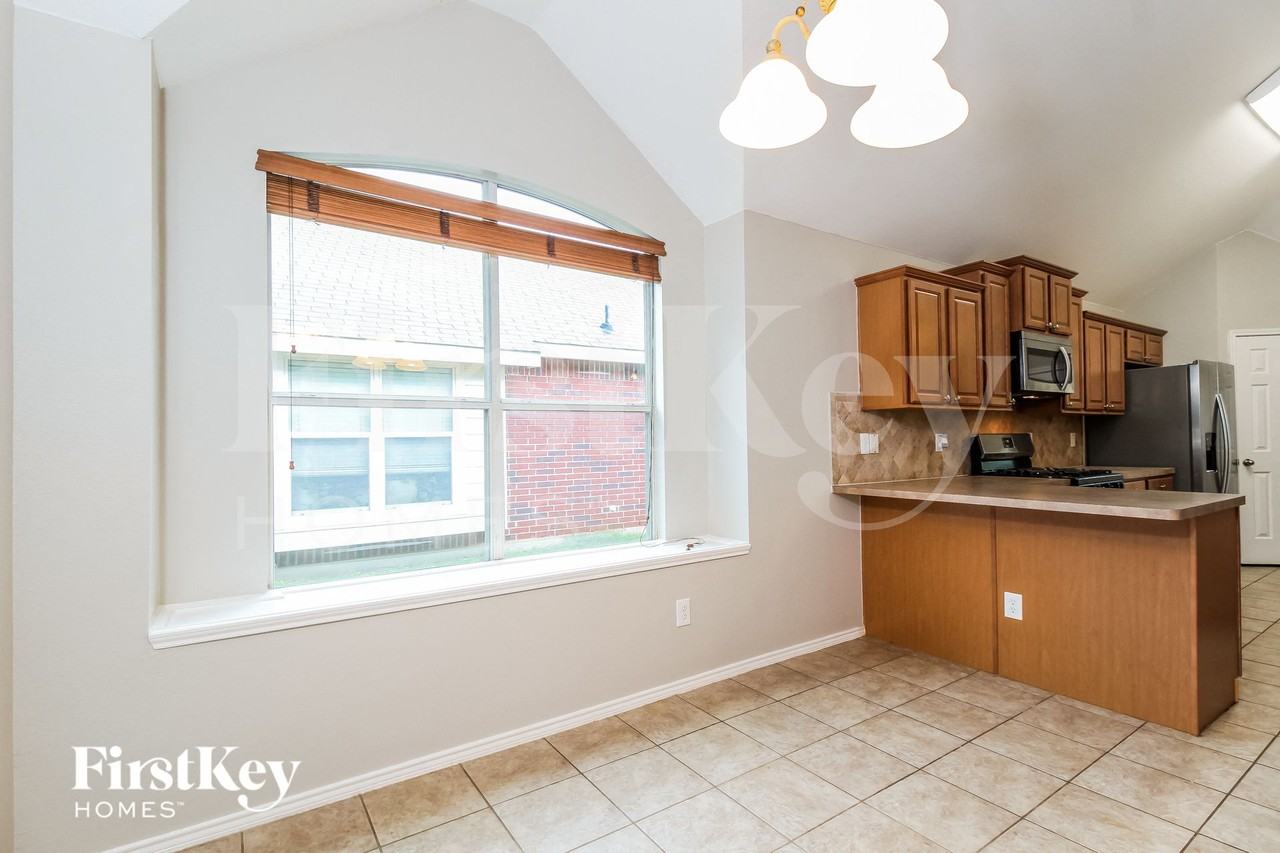 1233 Logan Dr - Photo 7 of 15