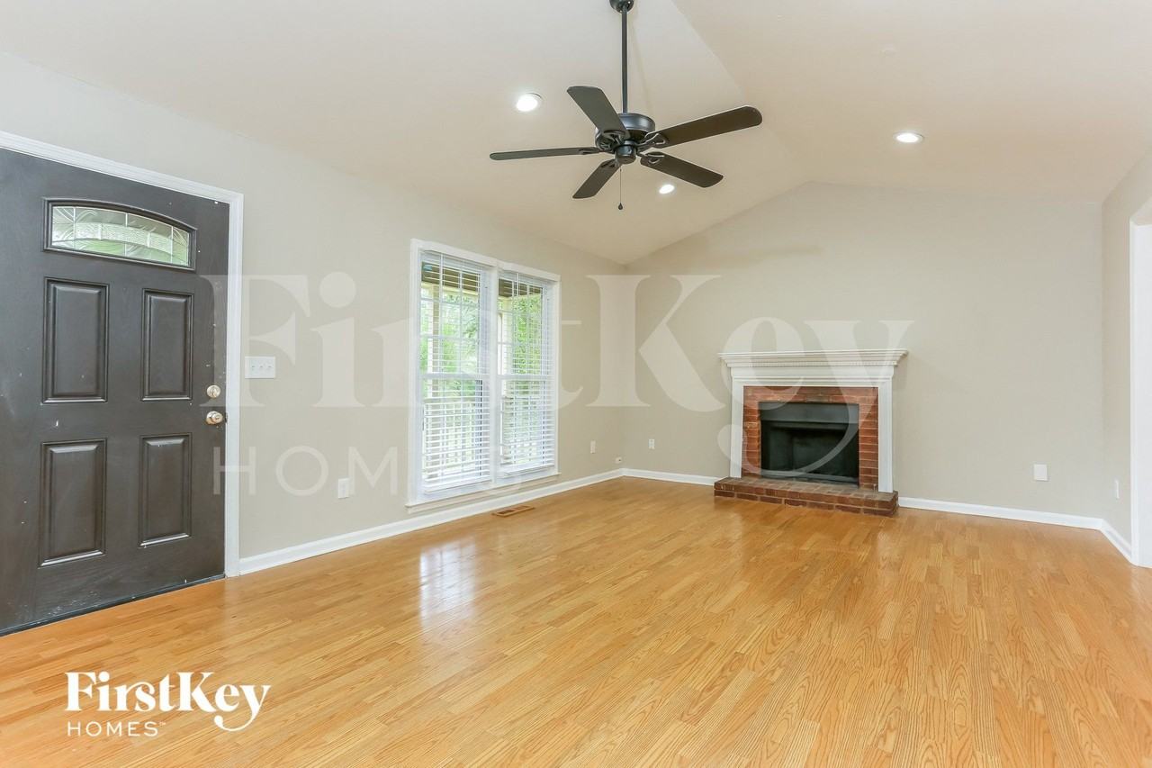 5395 Telford Ct - Photo 3 of 15