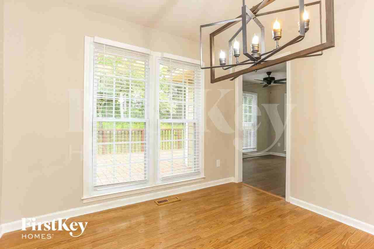 5395 Telford Ct - Photo 5 of 15